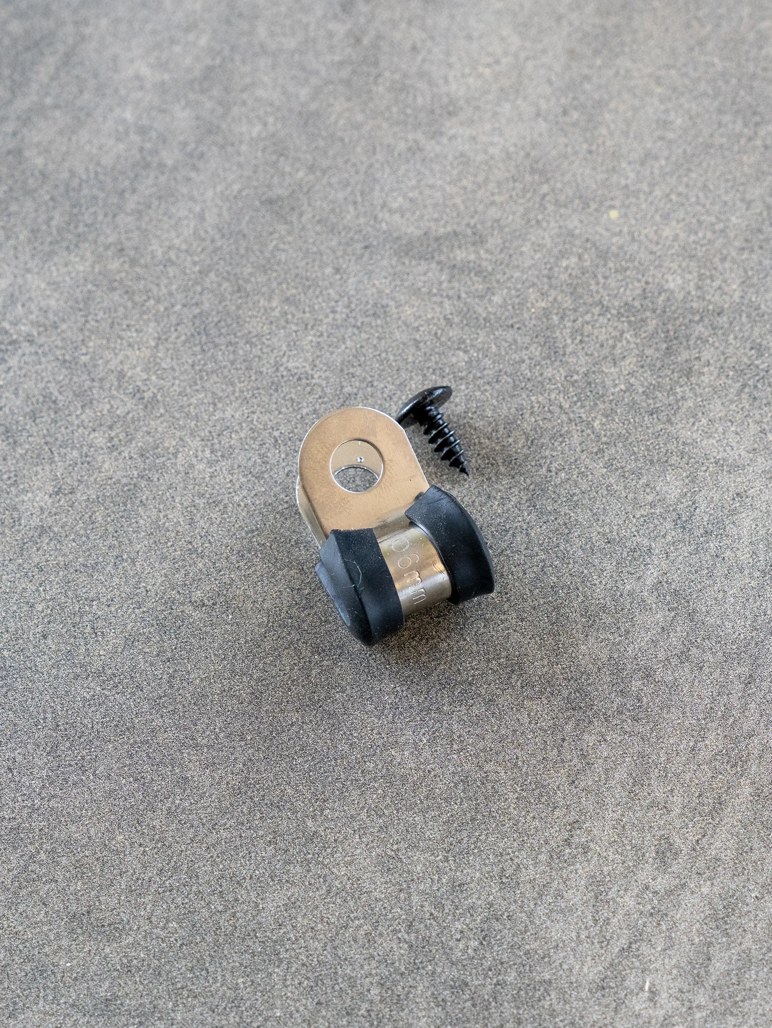 Tube fixing clip